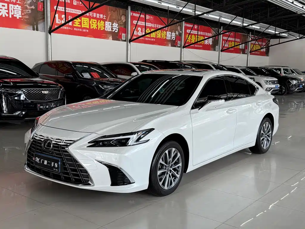Lexus ES 2025 — фото 1