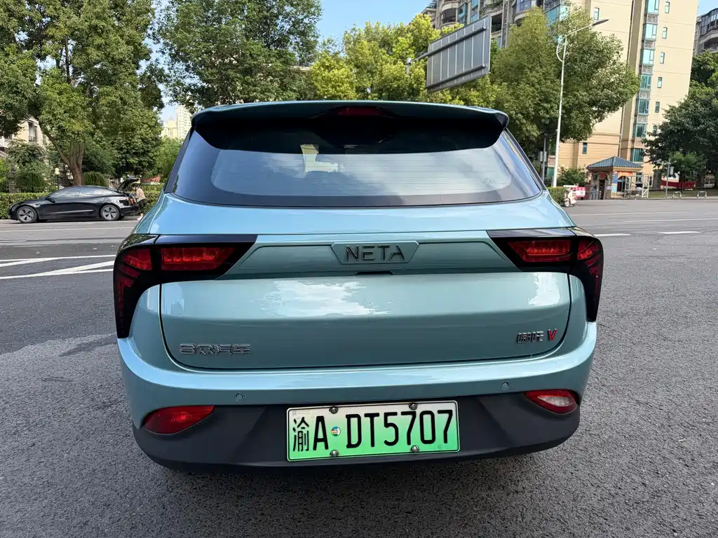 Neta V 2022