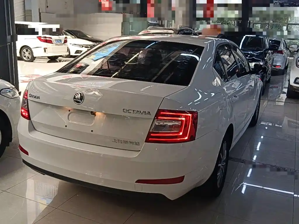 Skoda Octavia 2017 — фото 7