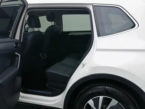 Volkswagen Tiguan L Plug-In Hybrid 2021