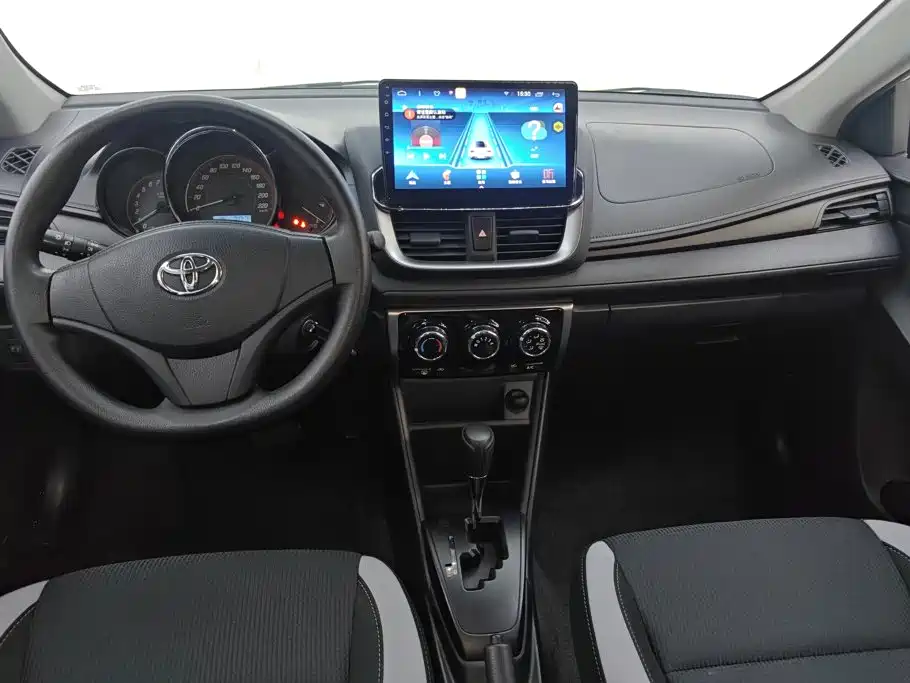 Toyota Yaris L 2020 — фото 12