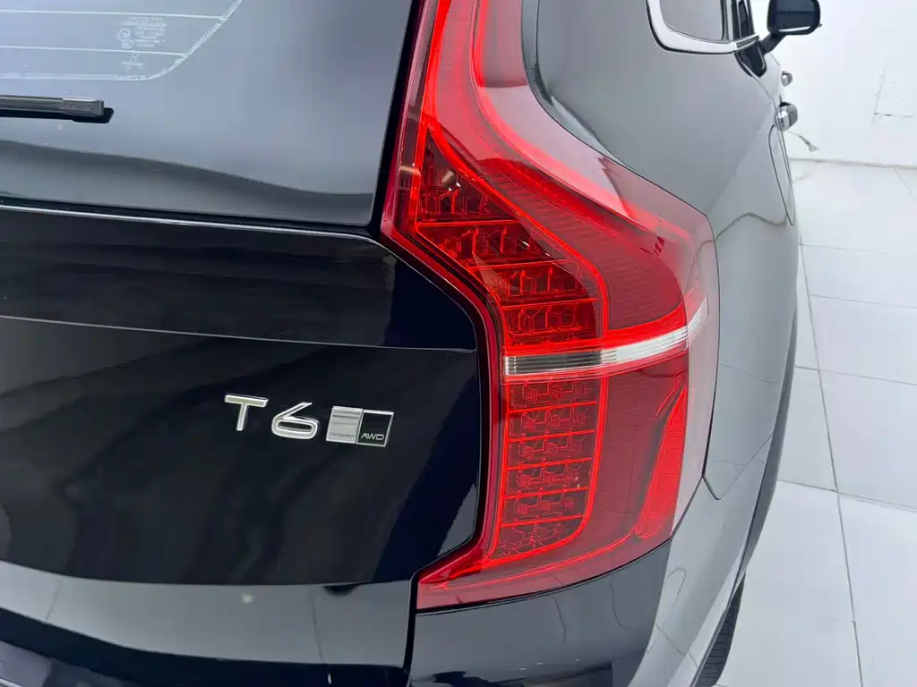 Volvo XC90 2017 — фото 34