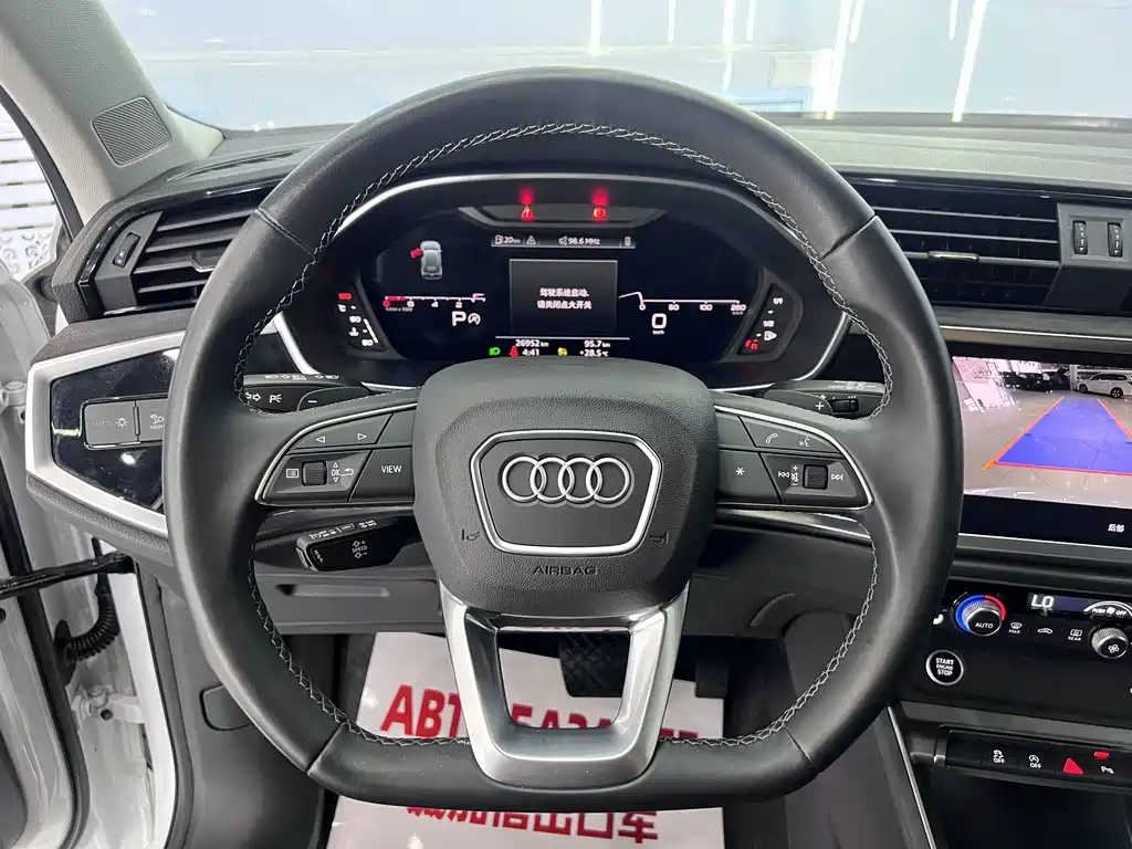 Audi Q3 2022 — фото 16