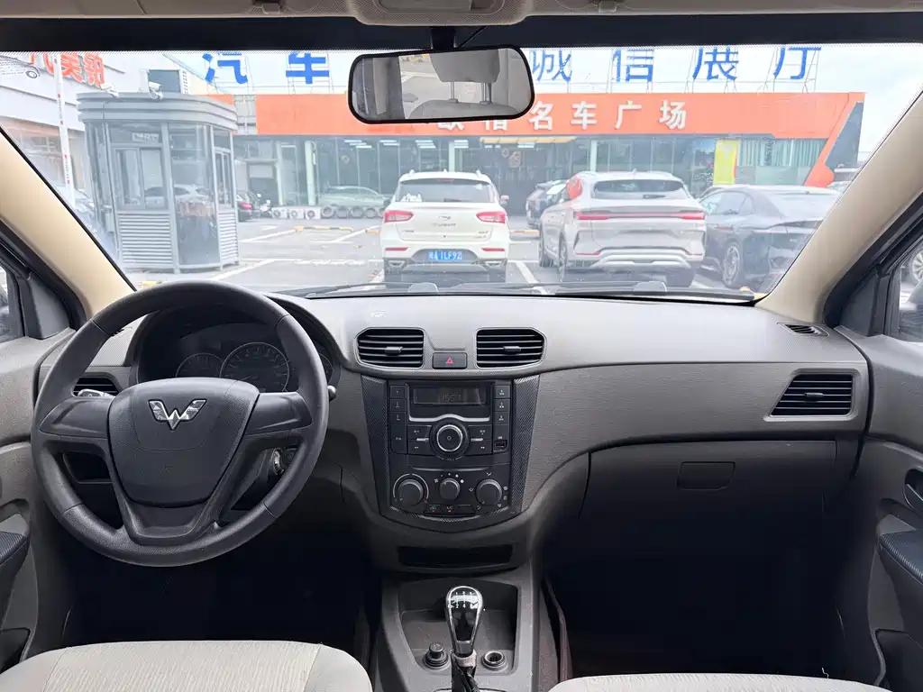 Wuling Hongguang 2016 — фото 10