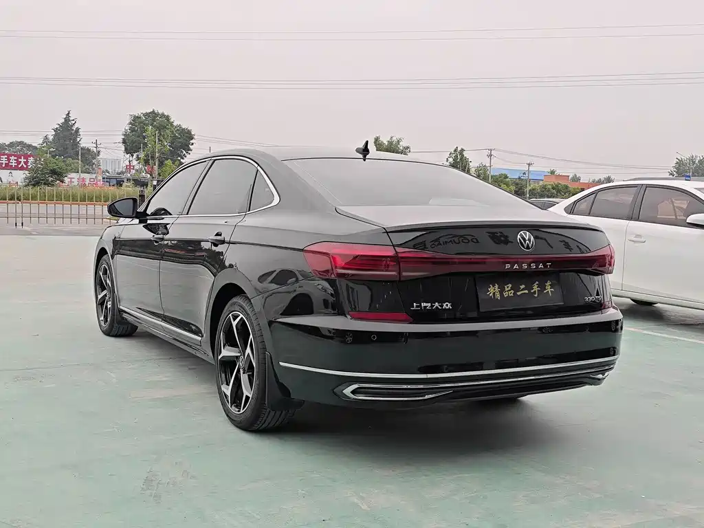 Volkswagen Passat 2023 — фото 16