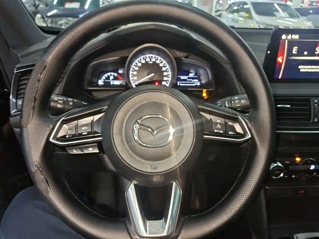 Mazda CX-4 2023 — фото 11