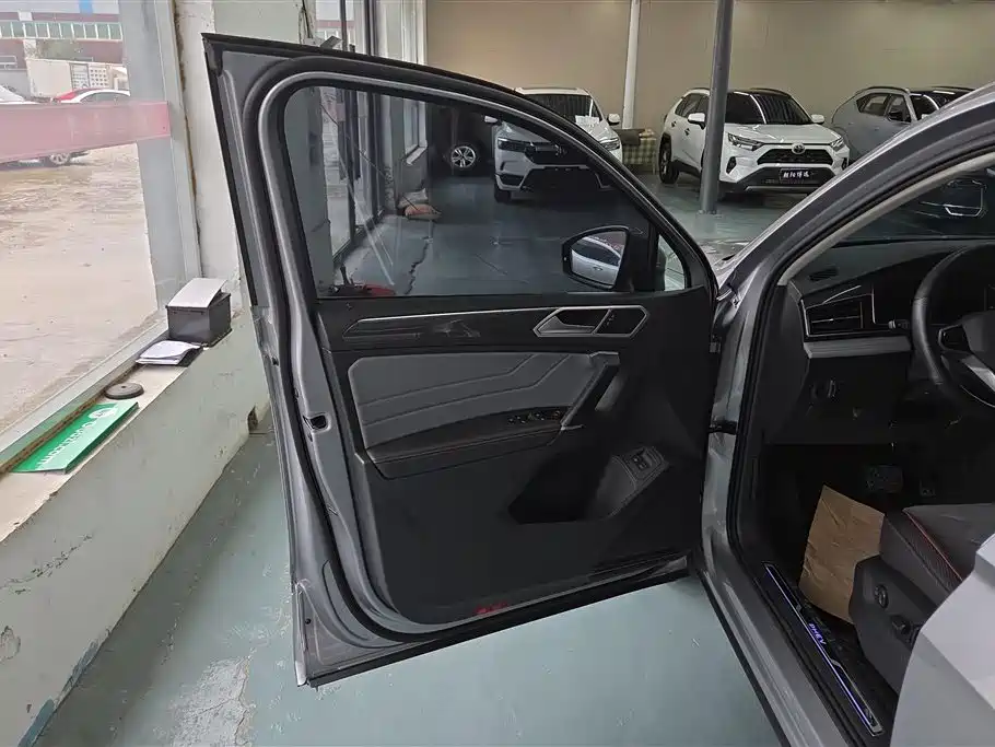 Volkswagen Tiguan L PHEV 2021