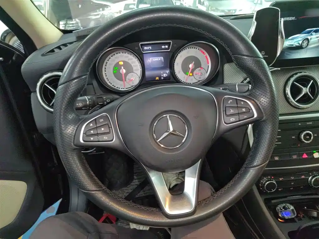 Mercedes-Benz GLA 2017 — фото 11