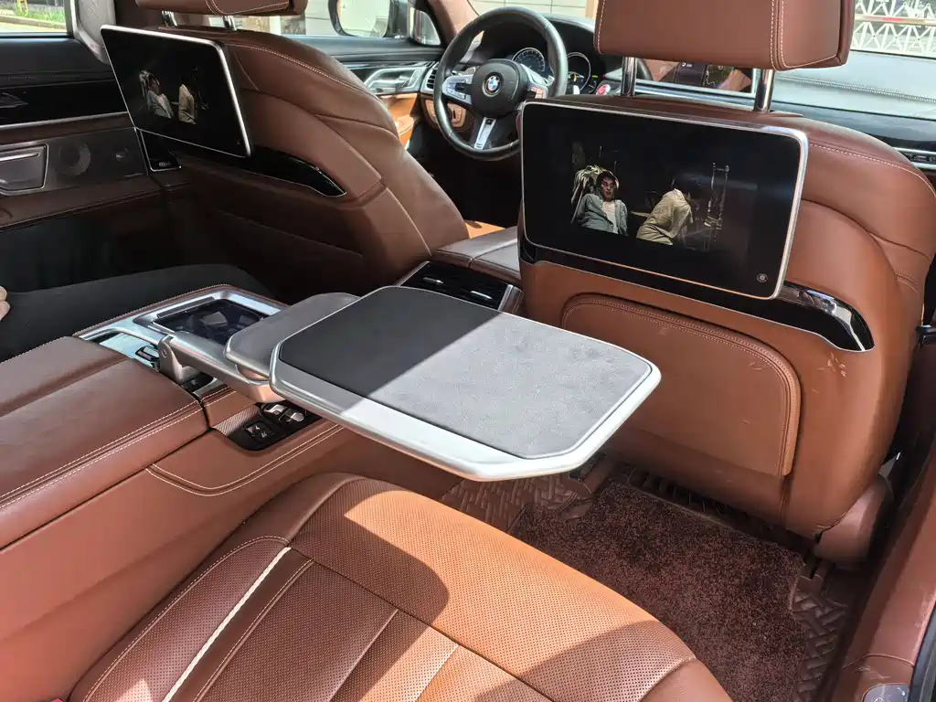 BMW 7 Series 2019 — фото 11