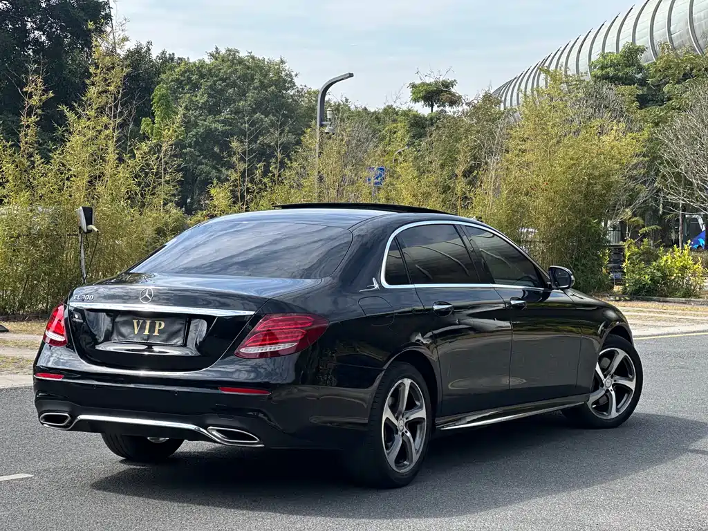 Mercedes-Benz E-Class 2017 — фото 12