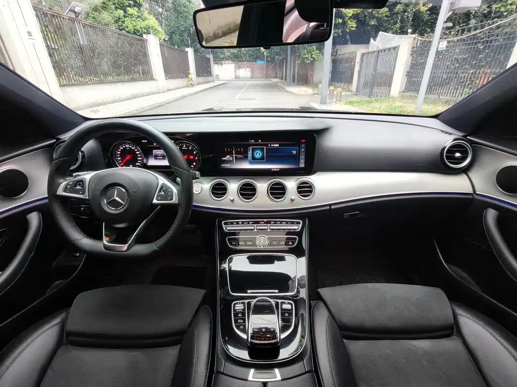 Mercedes-Benz E-Class 2017 — фото 17