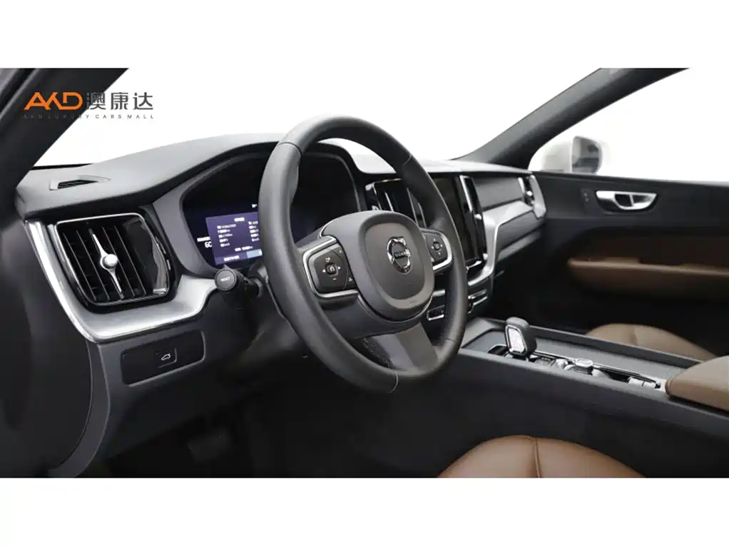 Volvo XC60 2025 — фото 6