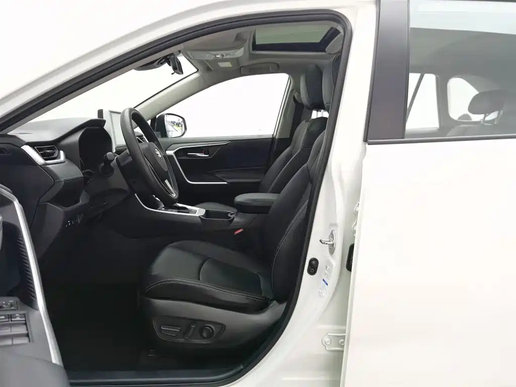 Toyota RAV4 2019 — фото 10