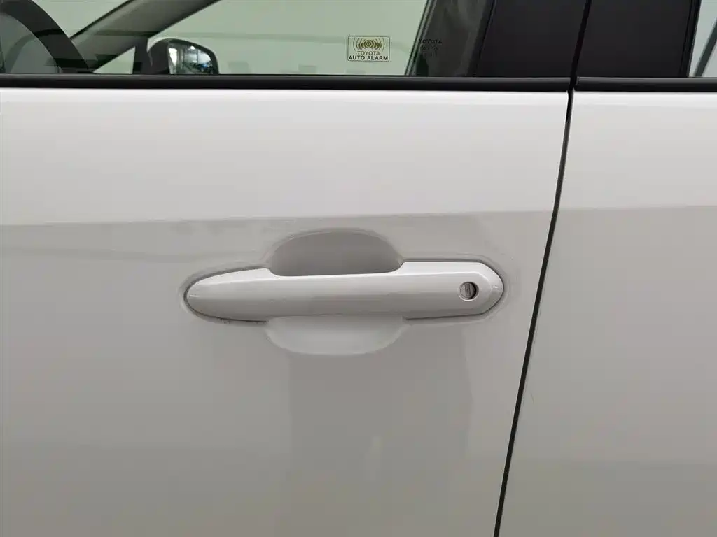 Toyota RAV4 2019 — фото 18
