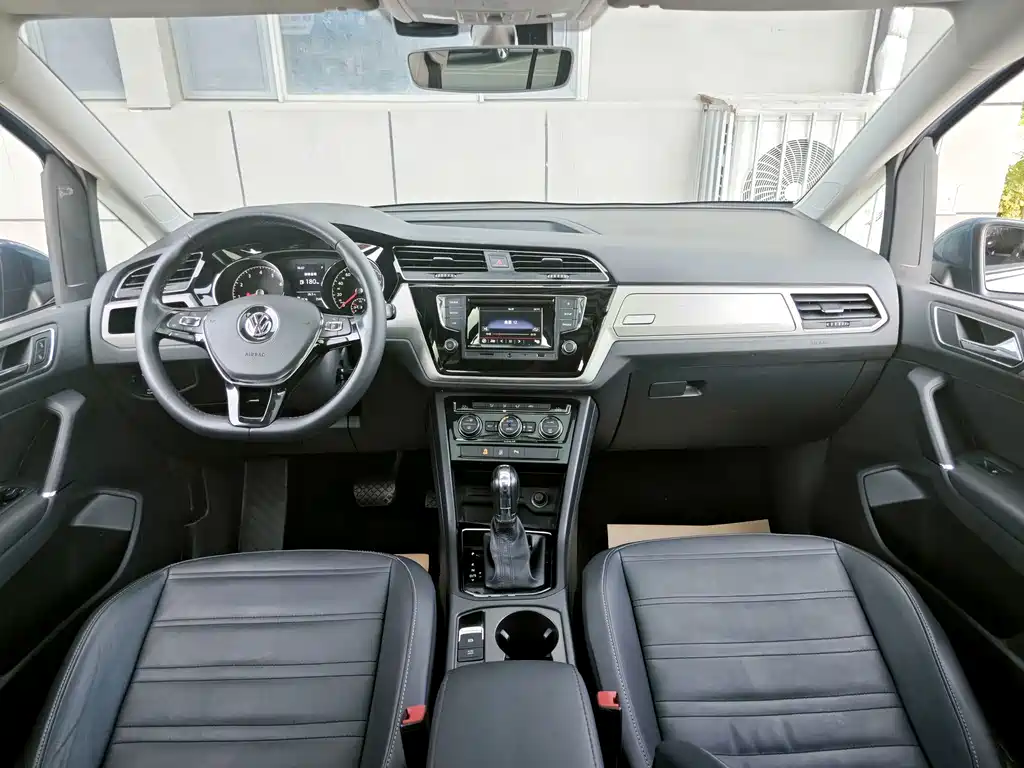 Volkswagen Touran 2018 — фото 8