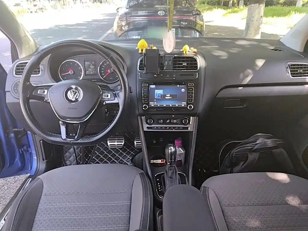 Volkswagen Polo 2015 — фото 10
