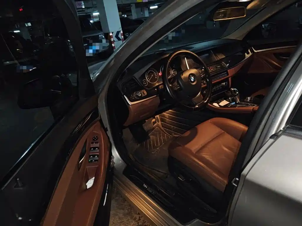 BMW 5 Series 2017 — фото 17