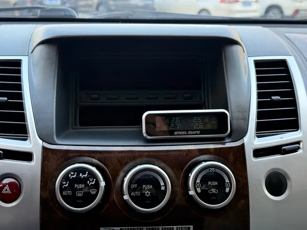 Mitsubishi Pajero Sport 2015 — фото 18