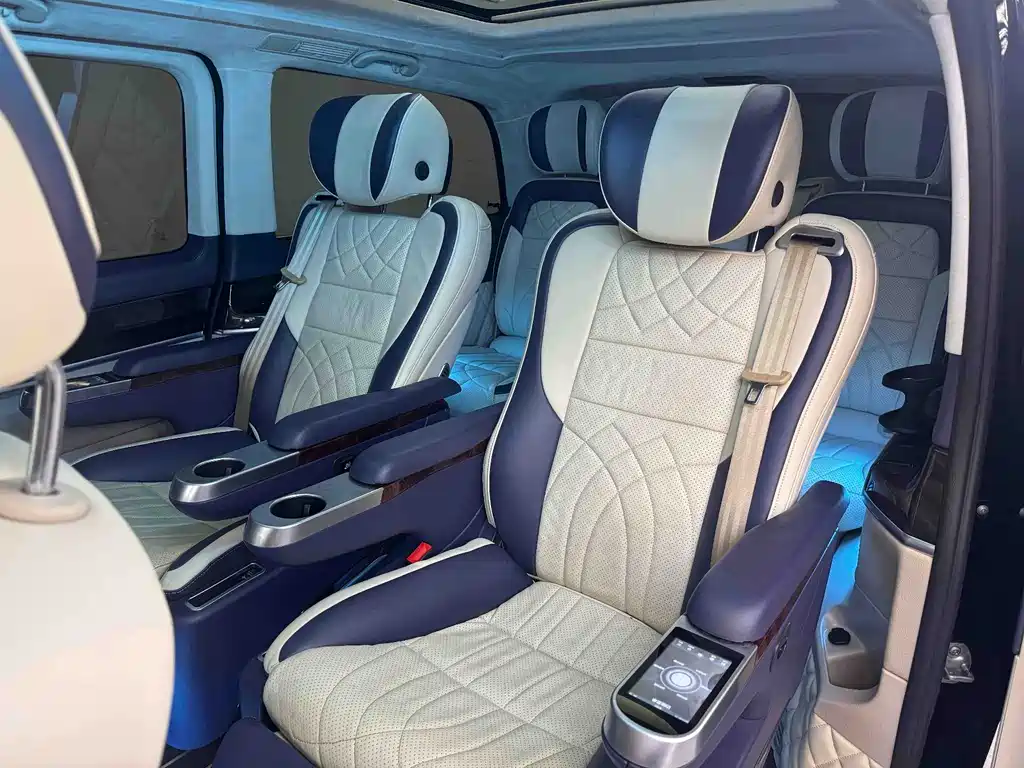 Mercedes-Benz V-Class 2020 — фото 16