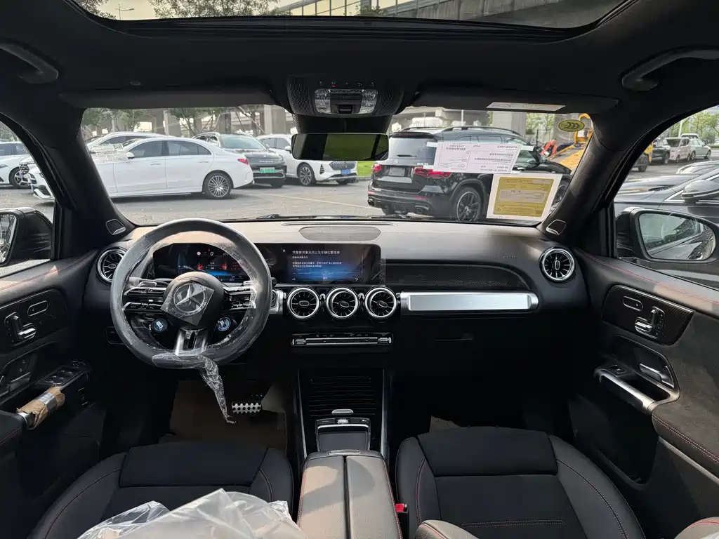 Mercedes-Benz GLB AMG 2026 — фото 10