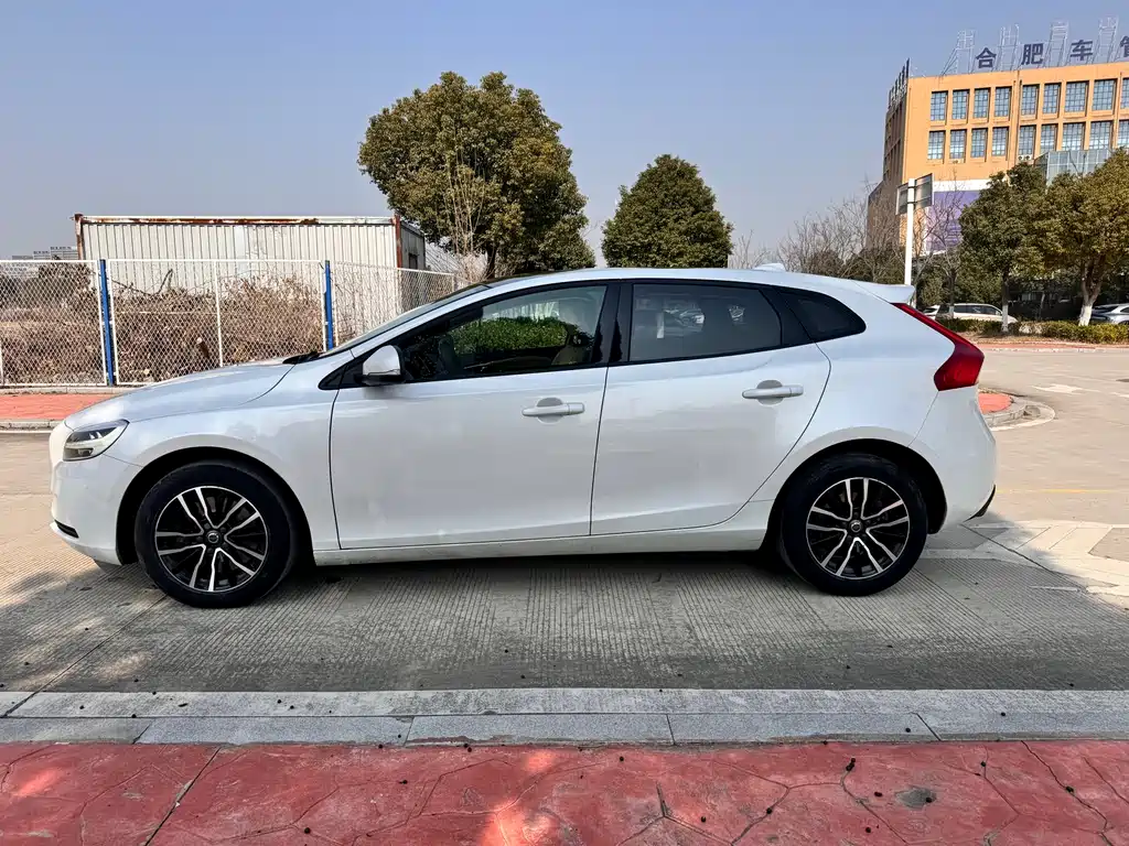 Volvo V40 2017 — фото 8