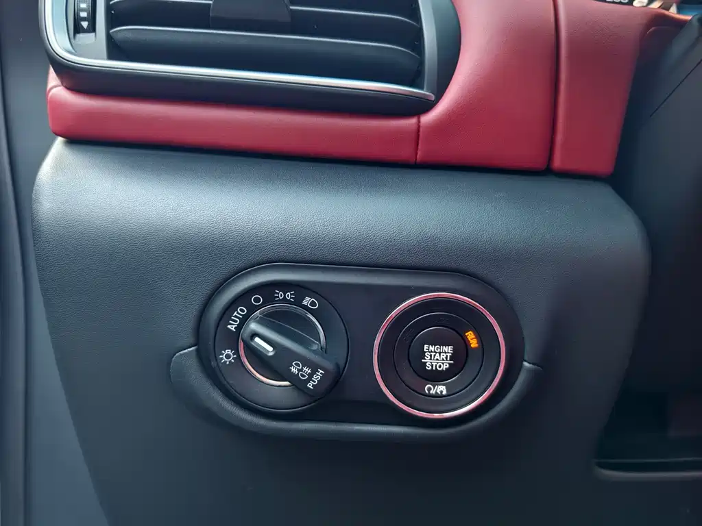 Maserati Levante 2017 — фото 13
