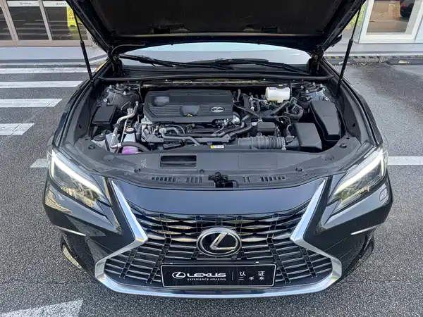 Lexus ES 2025