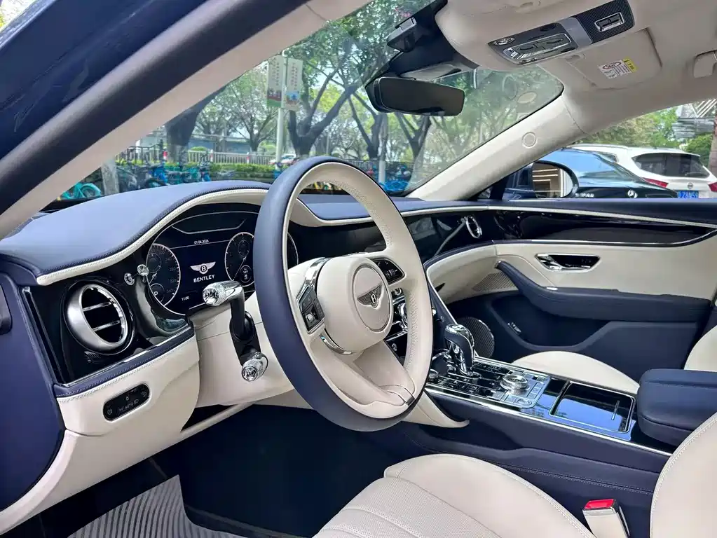 Bentley Flying Spur — фото 3