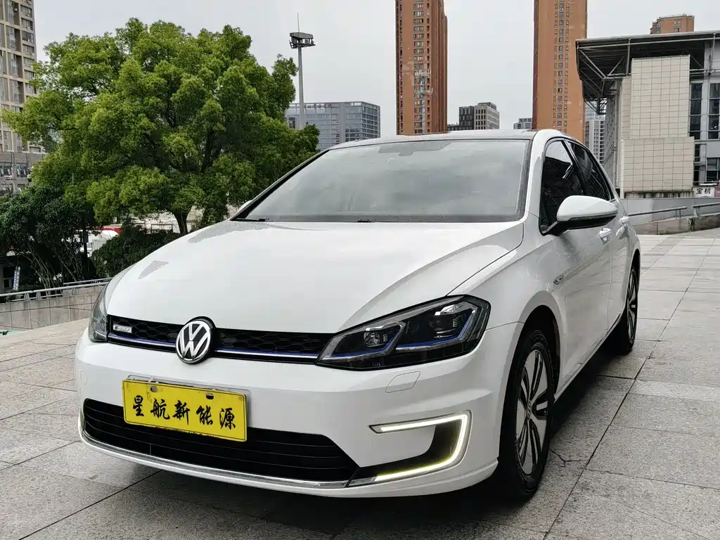 Volkswagen Golf EV 2021