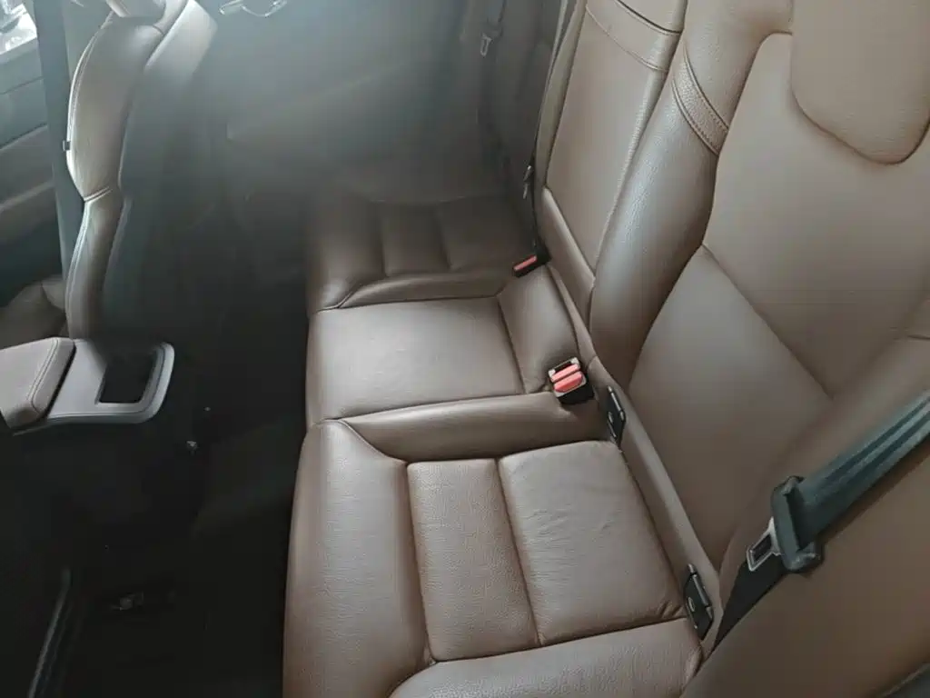 Volvo XC60 2020 — фото 13