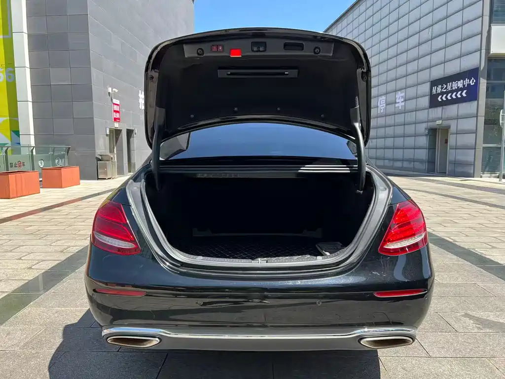 Mercedes-Benz E-Class 2017 — фото 19