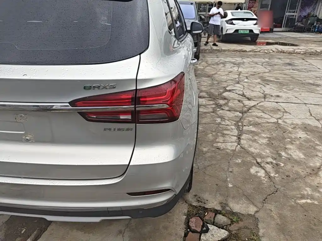 Roewe RX5 New Energy 2020 — фото 8