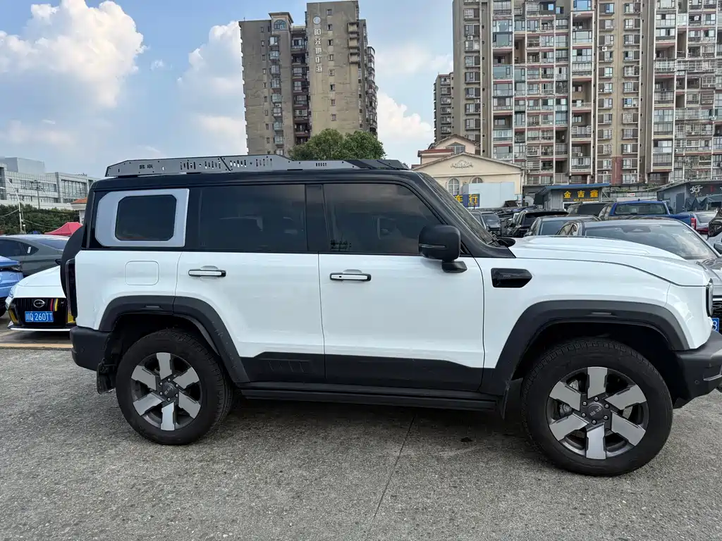 BAIC BJ40 Extended Range 2025 — фото 3