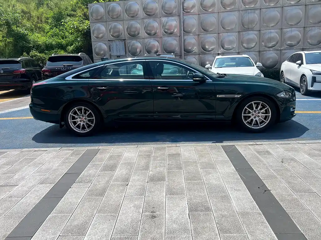 Jaguar XJ 2017 — фото 4