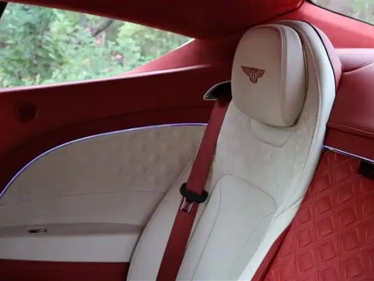 Bentley Continental 2023 — фото 17