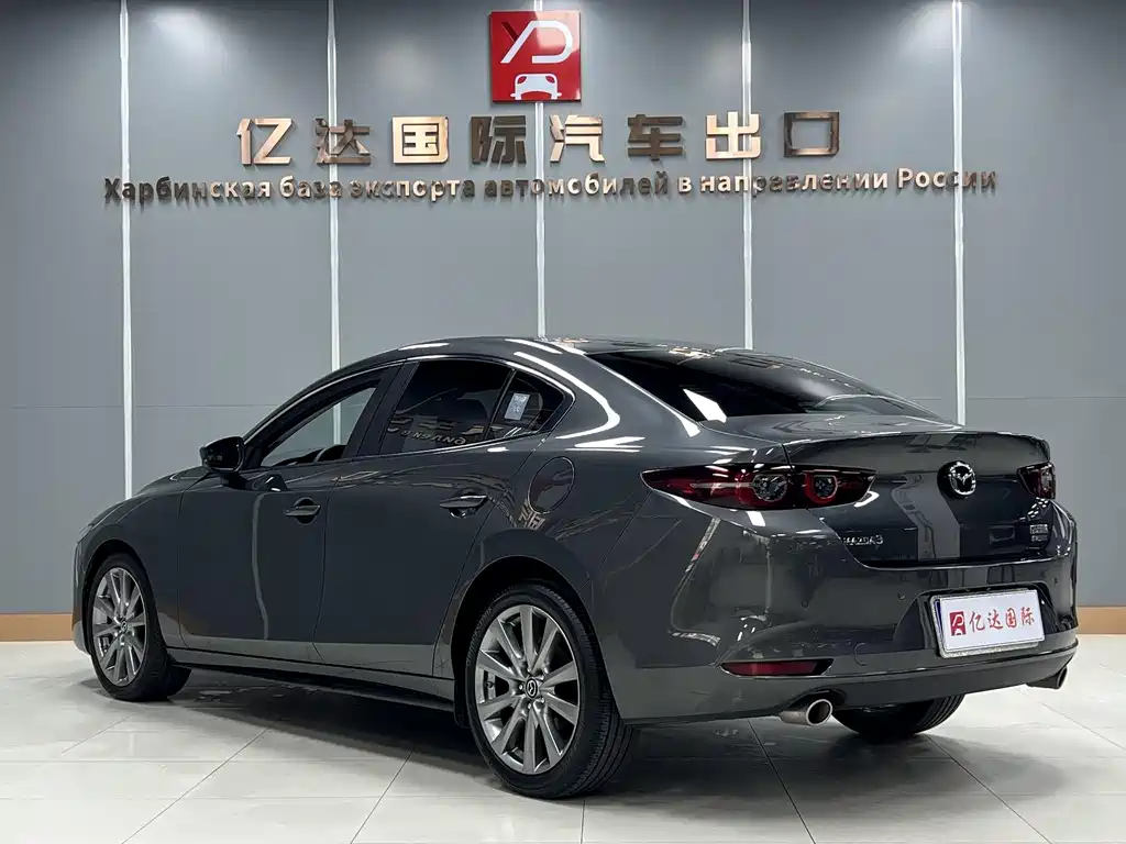 Mazda 3 Axela 2022 — фото 4