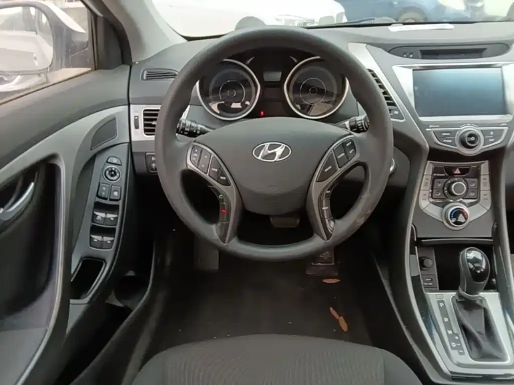 Hyundai Elantra Langdong 2017 — фото 3