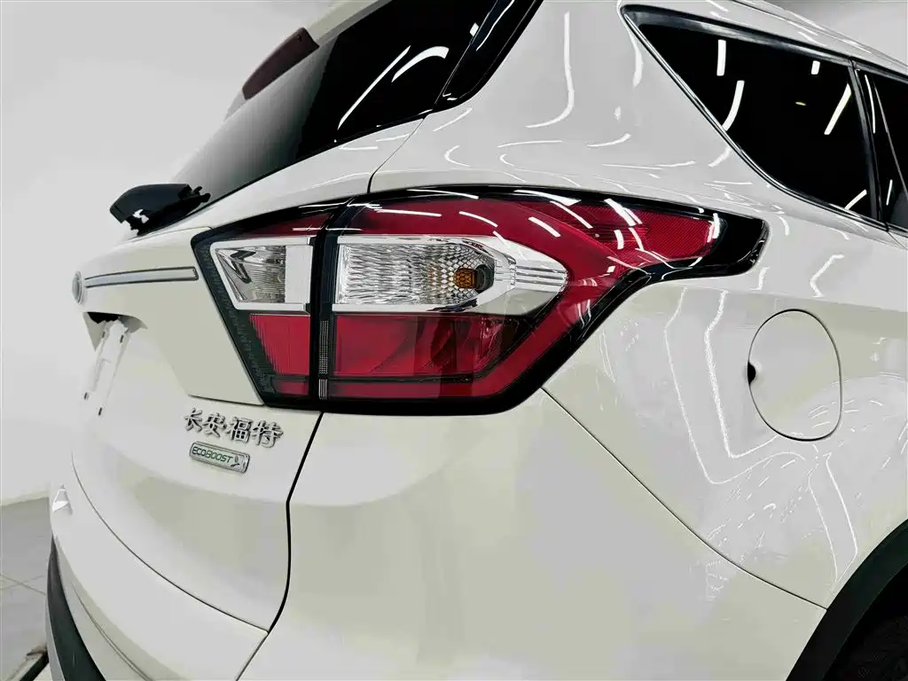 Ford Kuga 2017 — фото 23