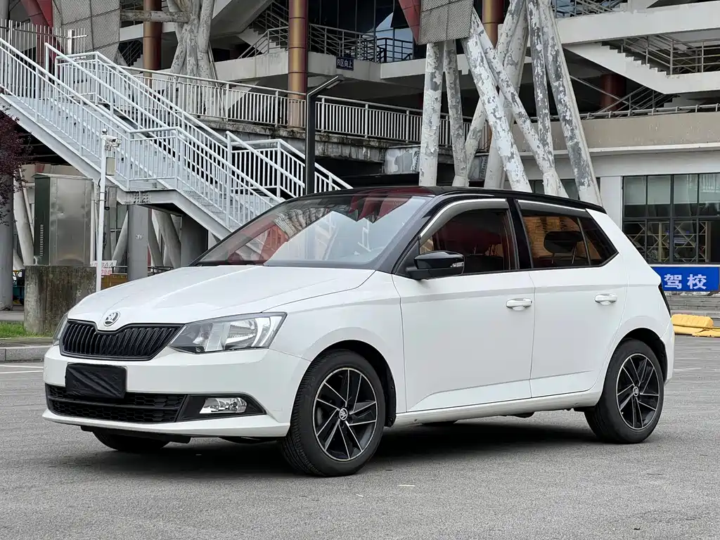 Skoda Fabia 2017 — фото 1