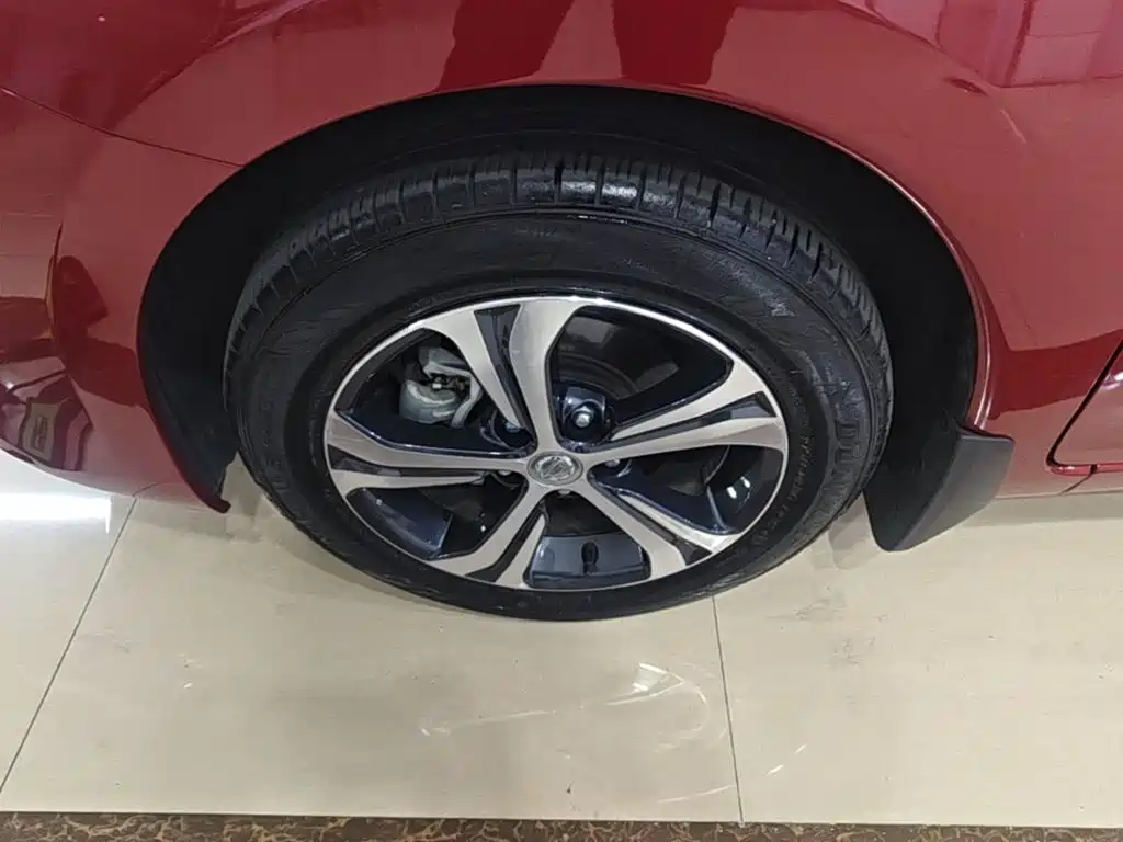 Nissan Tiida 2017 — фото 23