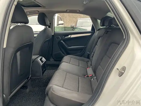 Audi A4L 2011