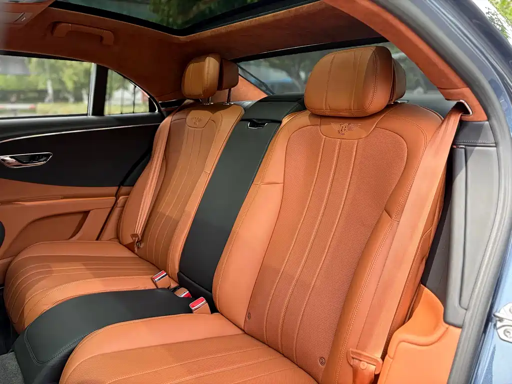 Bentley Flying Spur 2021 — фото 12