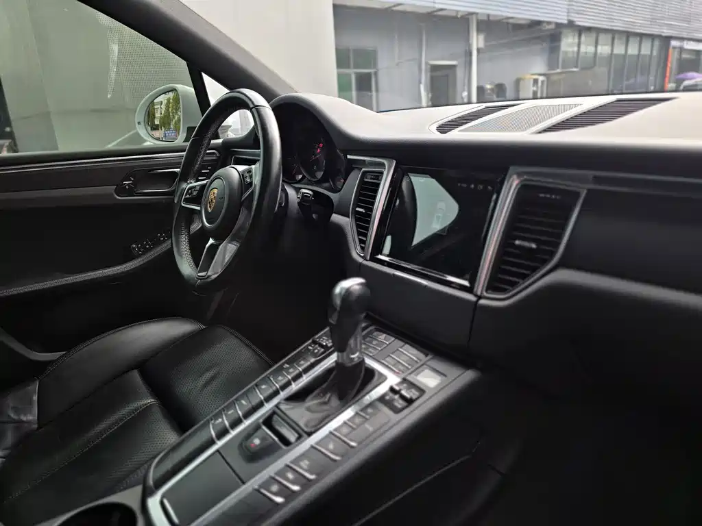 Porsche Macan 2018 — фото 8