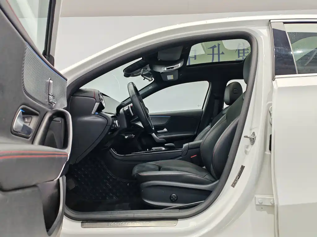 Mercedes-Benz A-Class 2023 — фото 11