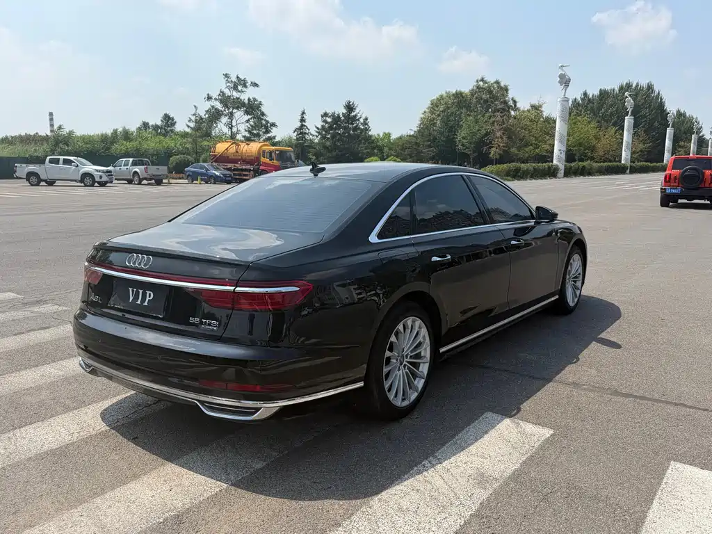 Audi A8 2018 — фото 9