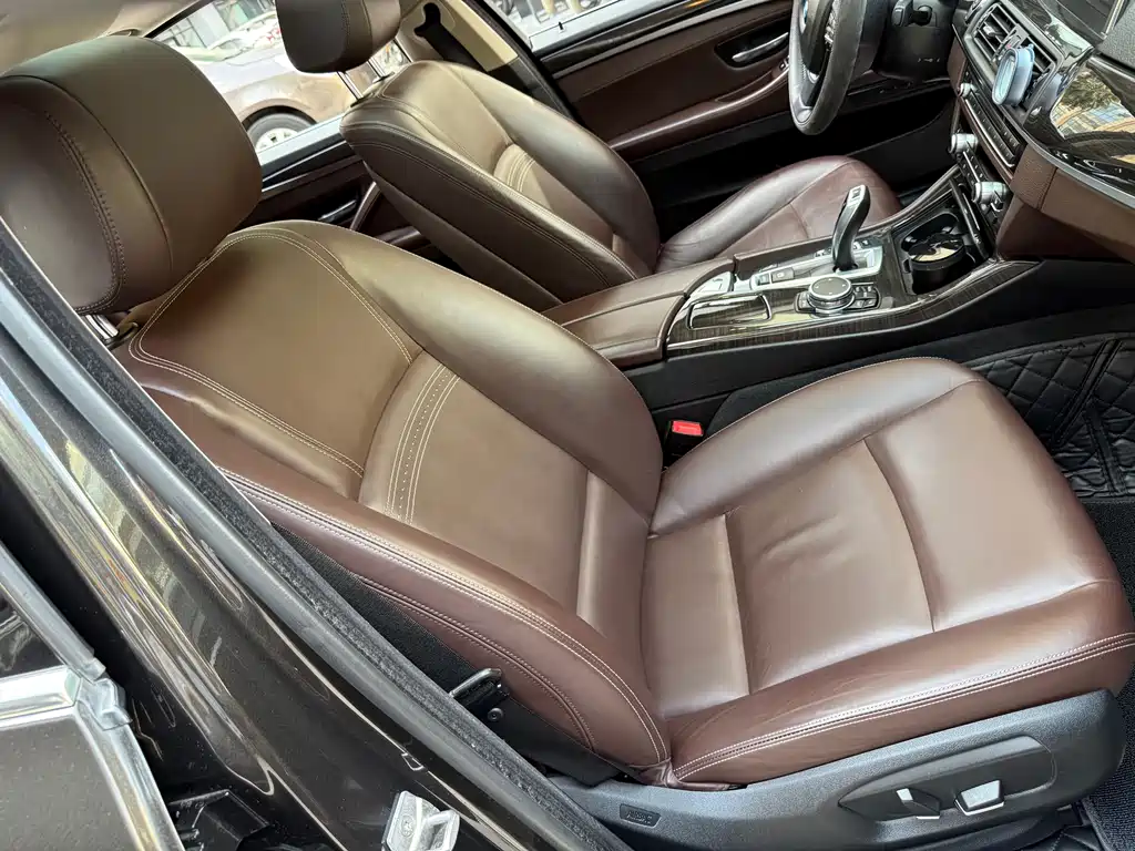 BMW 5 Series 2016 — фото 25