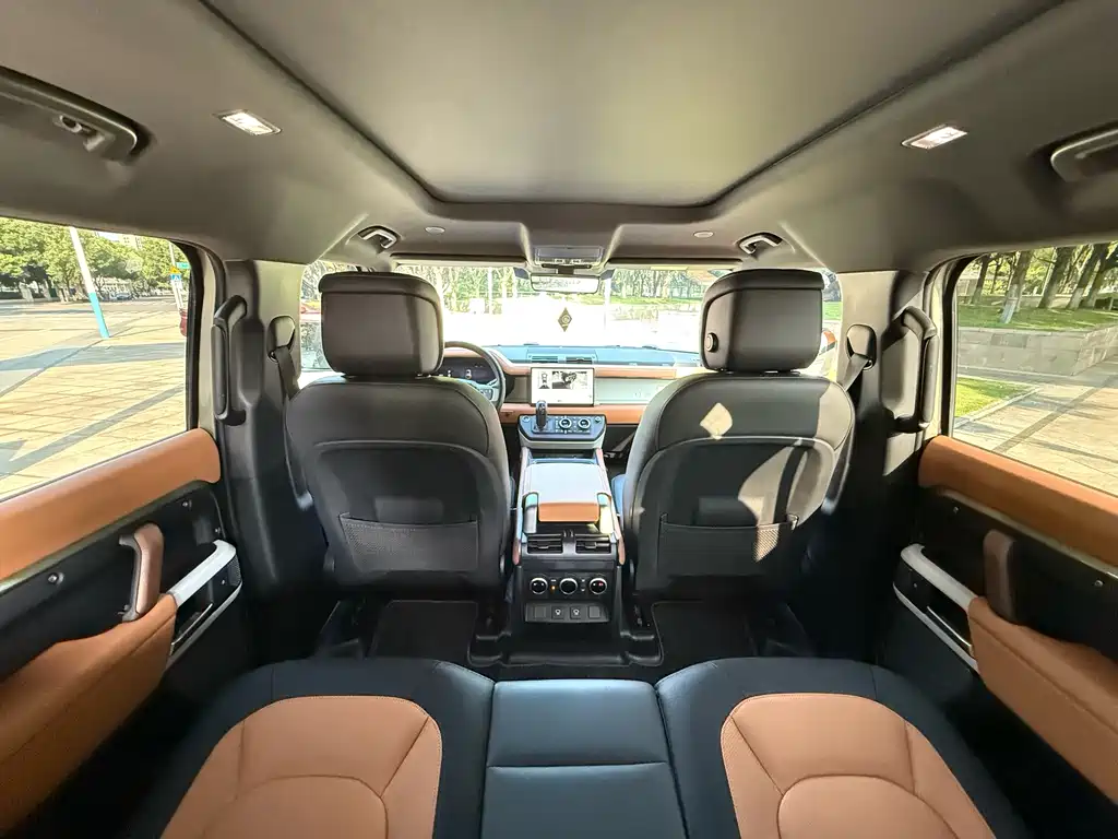 Land Rover Defender 2024 — фото 10