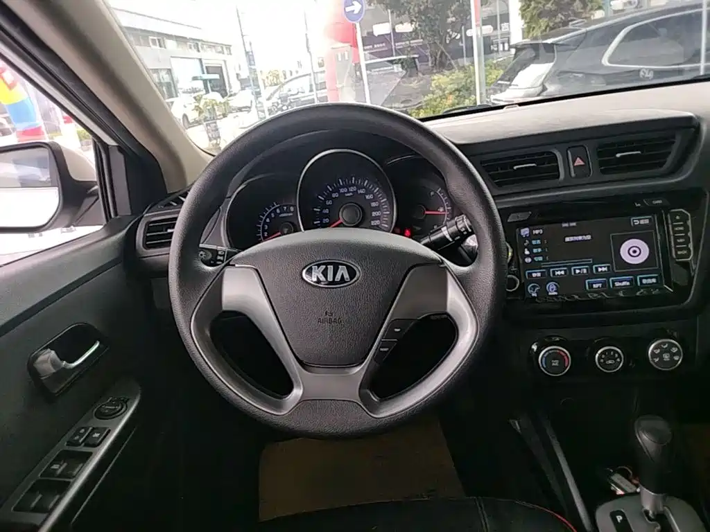 Kia K2 2016 — фото 11