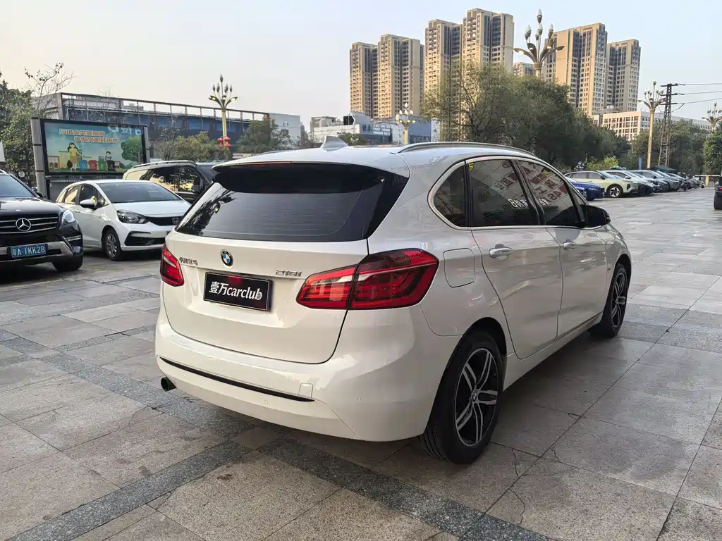 BMW 2 Series Active Tourer 2017 — фото 10