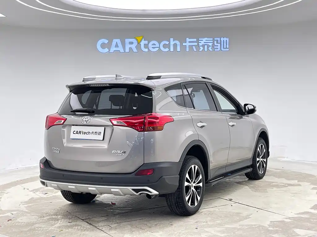 Toyota RAV4 2015 — фото 6